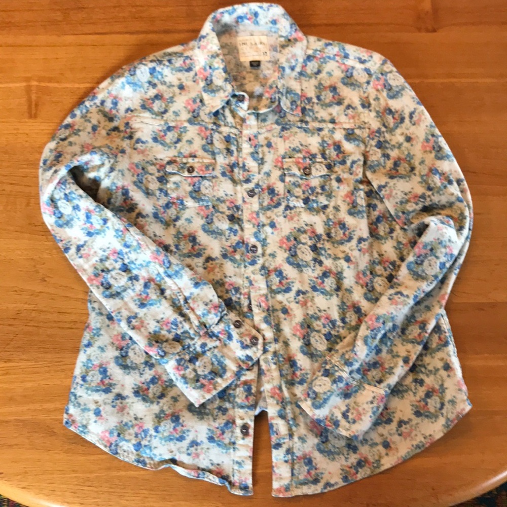 Button down shirt M
